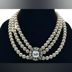 3 STRAND PEARL AND CRYSTAL STYLE NECKLACE 18"